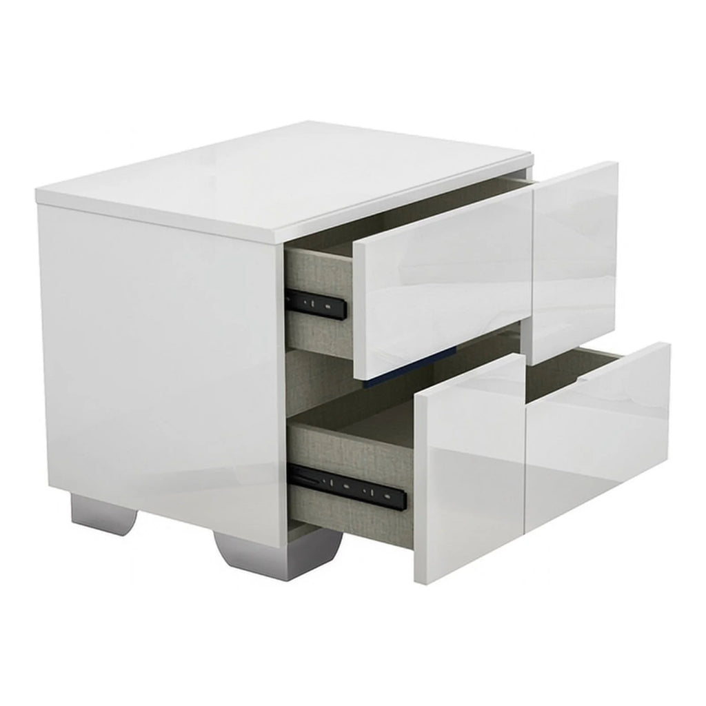 4-Piece White Wood Queen Bedroom Set H94460