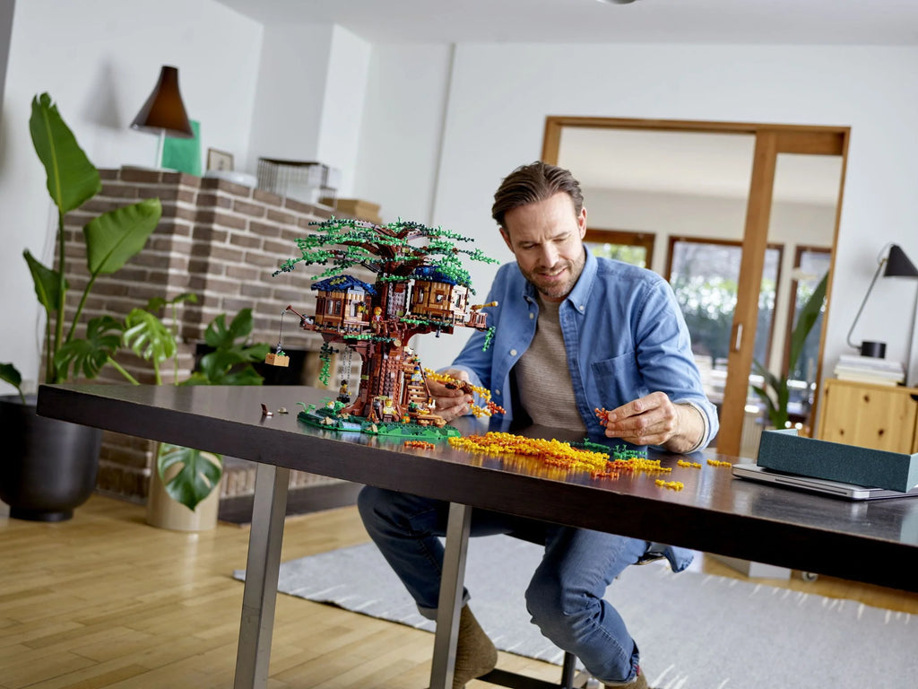 Tree House Model Construction Set with 3 Cabins E489