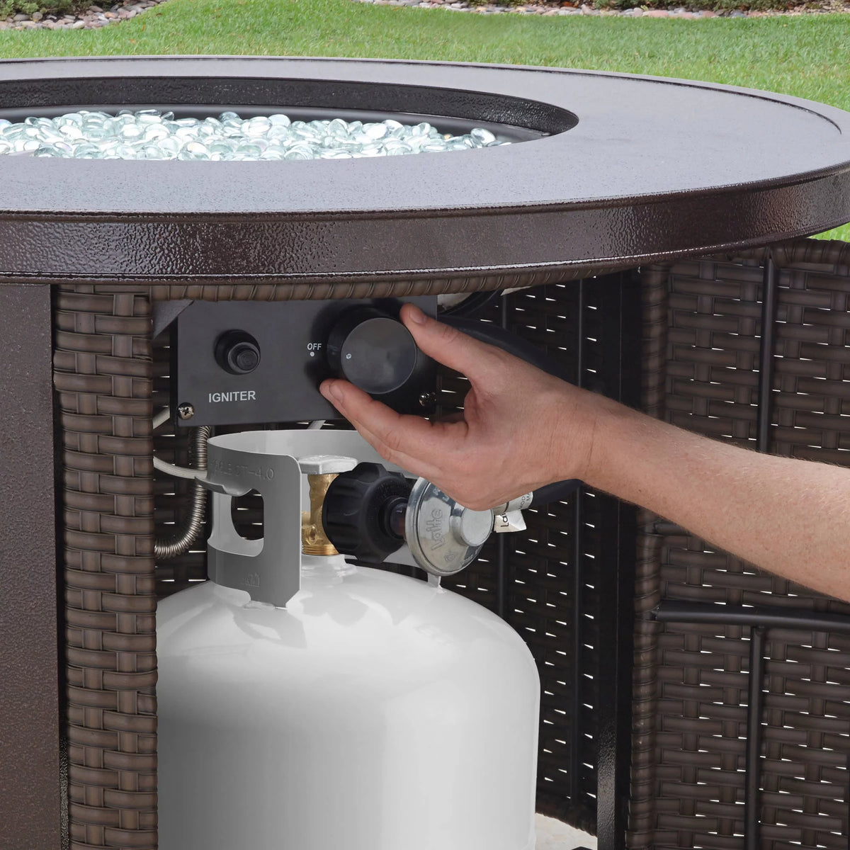 Round 50,000 BTU Propane Gas Fire Pit Table with Glass Beads R122