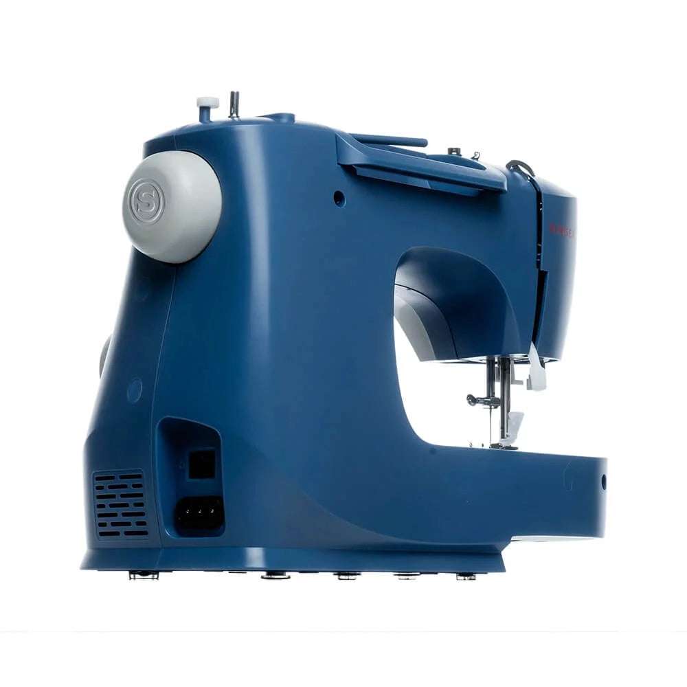Refurbished Sewing Machine with Accessories N23180