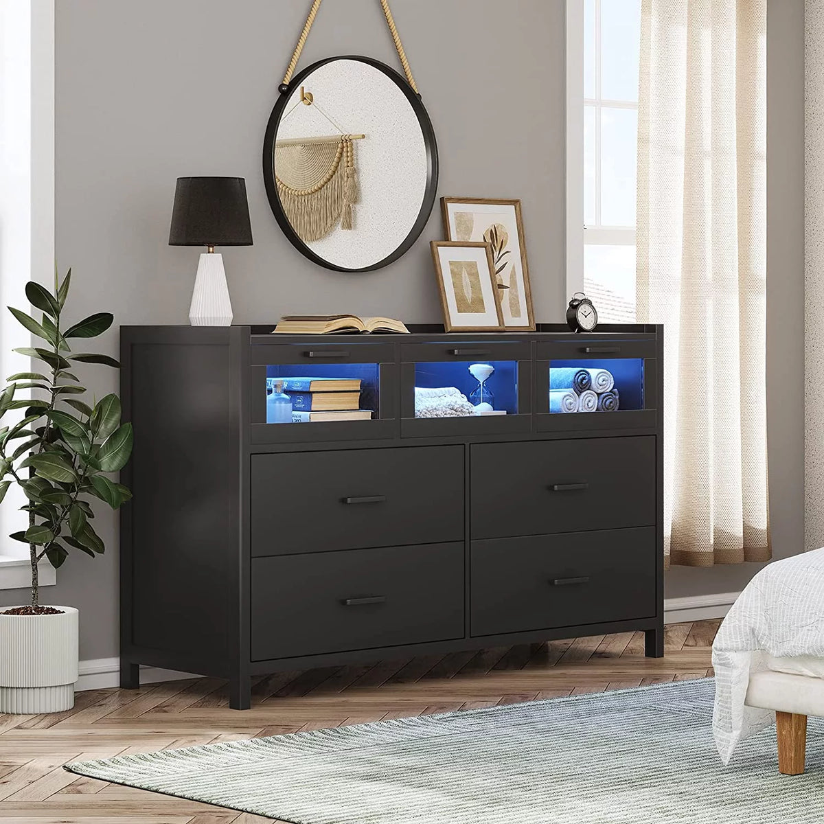 White 7 Drawer Wood Dresser L640