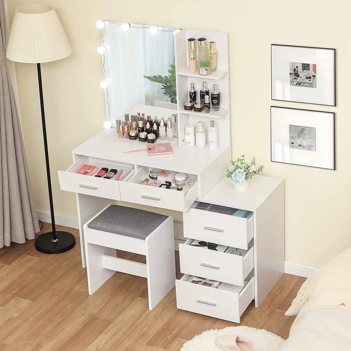 White Vanity Set with Mirror and Stool O322
