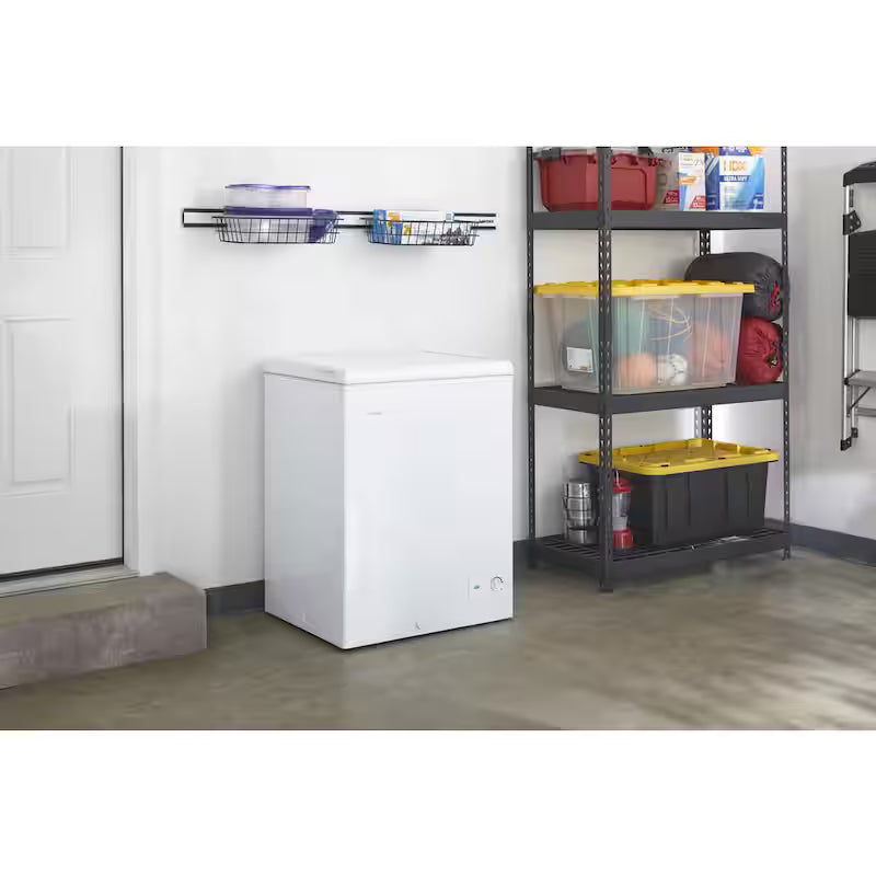 White 4.9 cu. ft. Manual Defrost Chest Freezer H131142